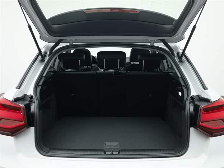 Фото 16 - Audi Q2L e-tron