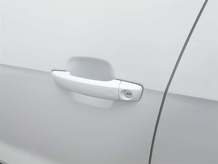 Фото 18 - Audi Q2L e-tron