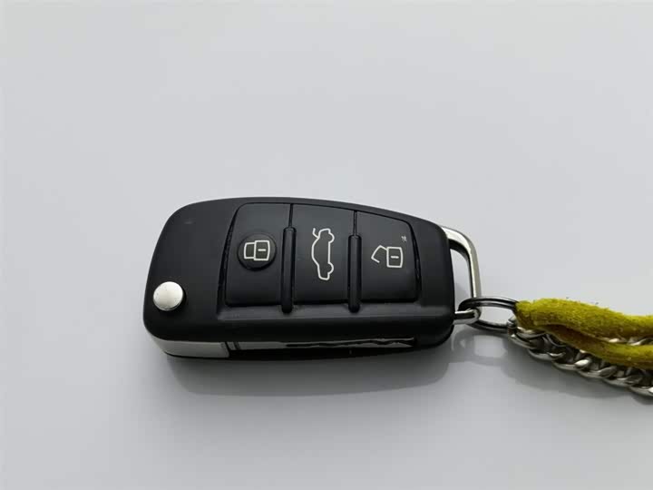 Фото 19 - Audi Q2L e-tron