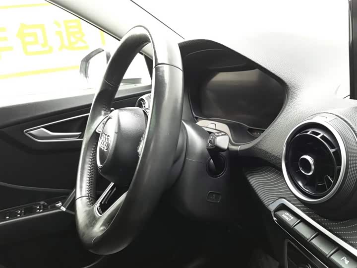 Фото 22 - Audi Q2L e-tron