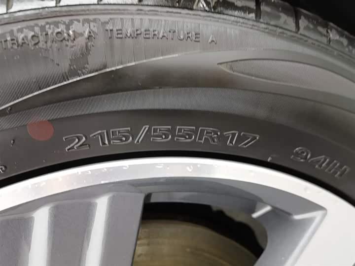 Фото 24 - Audi Q2L e-tron