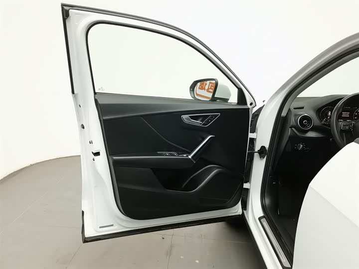 Фото 8 - Audi Q2L e-tron