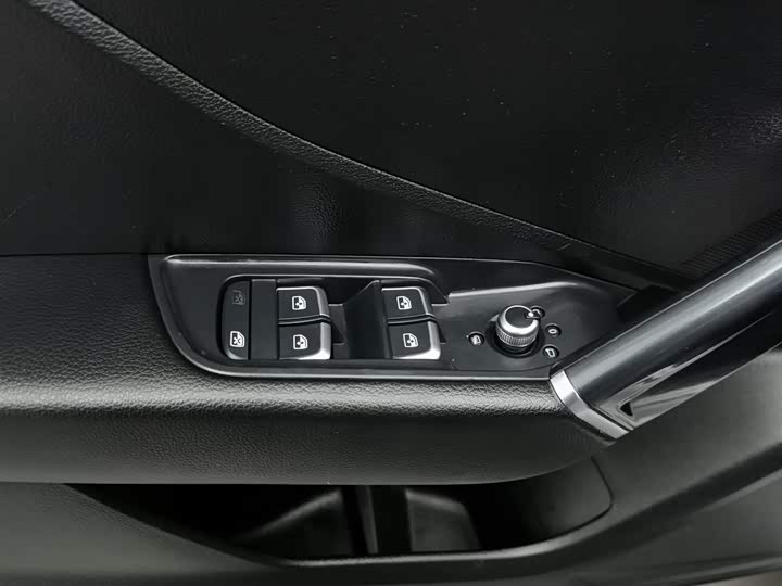 Фото 9 - Audi Q2L e-tron