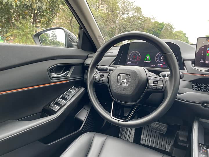 Фото 10 - Honda Accord