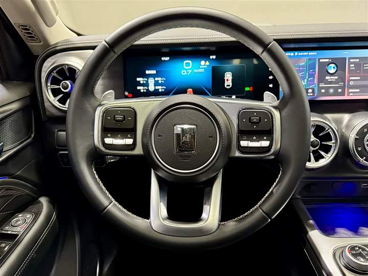 Фото 13 - Tank 300