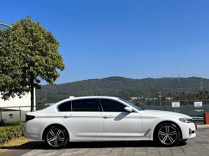 Фото 12 - BMW 5 Series
