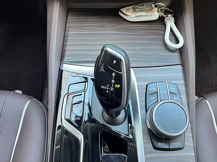 Фото 14 - BMW 5 Series