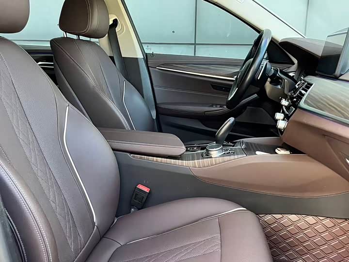 Фото 17 - BMW 5 Series