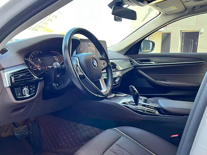 Фото 22 - BMW 5 Series