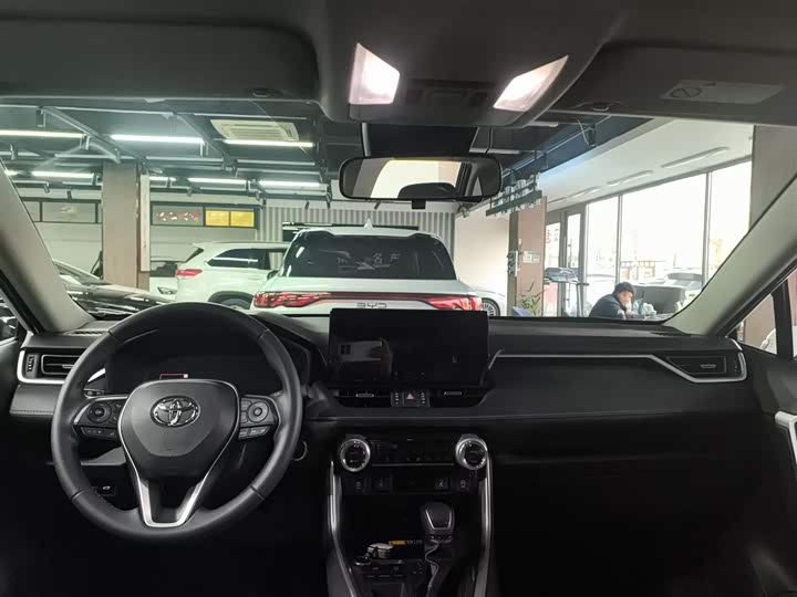 Фото 10 - Toyota RAV4