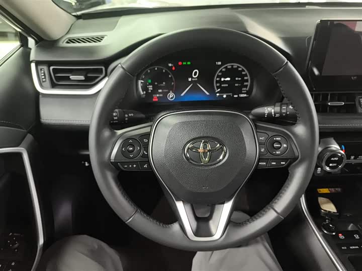 Фото 11 - Toyota RAV4