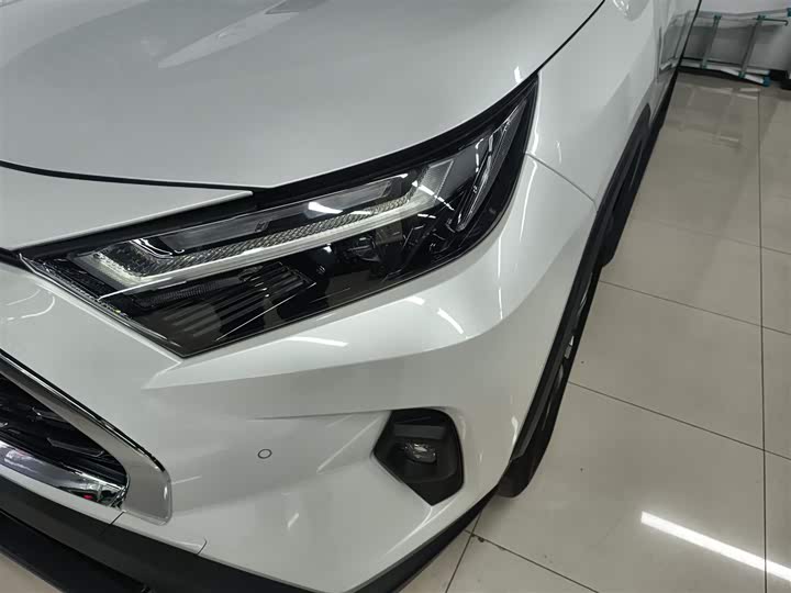 Фото 24 - Toyota RAV4