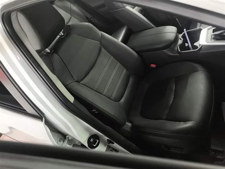 Фото 25 - Toyota RAV4