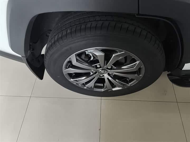 Фото 26 - Toyota RAV4