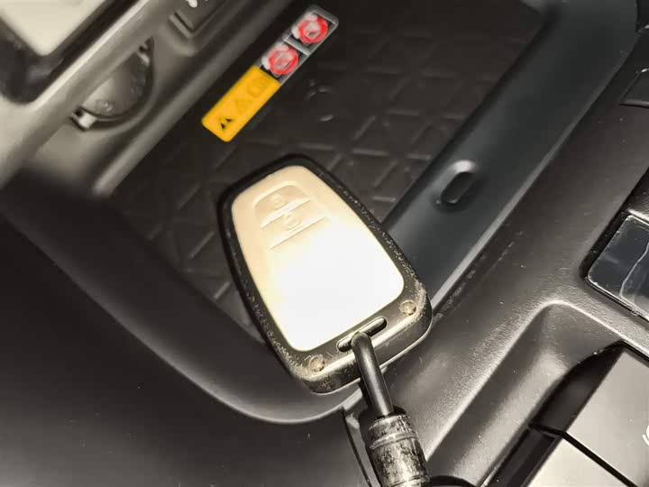 Фото 9 - Toyota RAV4