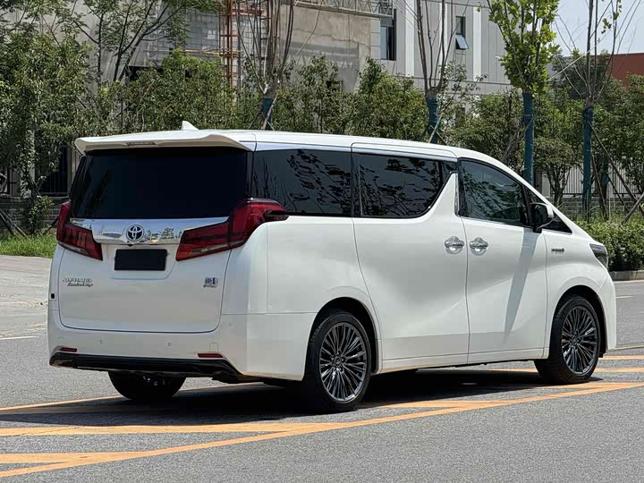 Фото 16 - Toyota Alphard