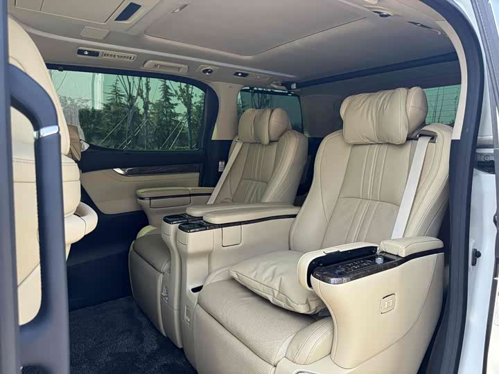 Фото 4 - Toyota Alphard
