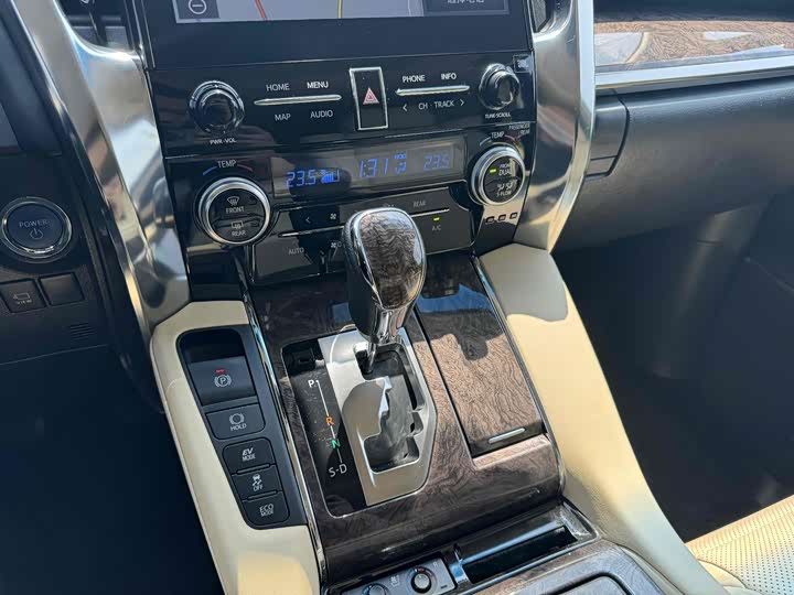 Фото 8 - Toyota Alphard