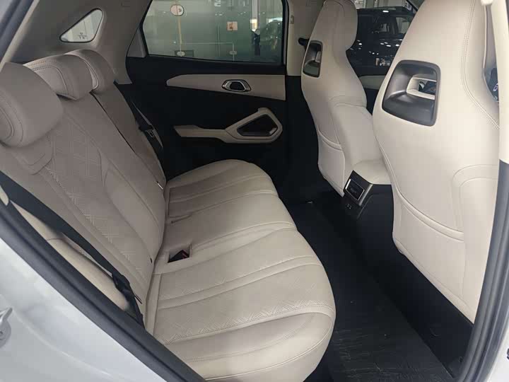 Фото 10 - BYD Yuan Up