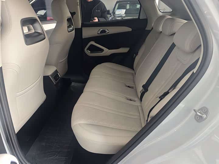 Фото 8 - BYD Yuan Up