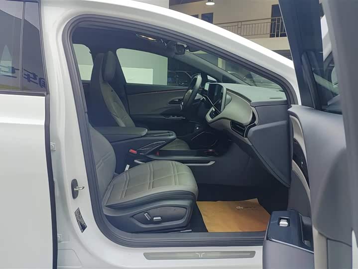 Фото 8 - Hongqi EH7