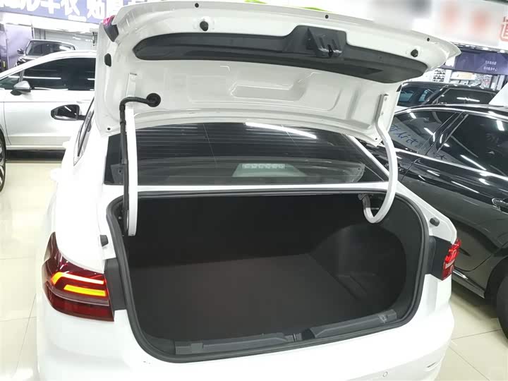 Фото 19 - Volkswagen Lavida