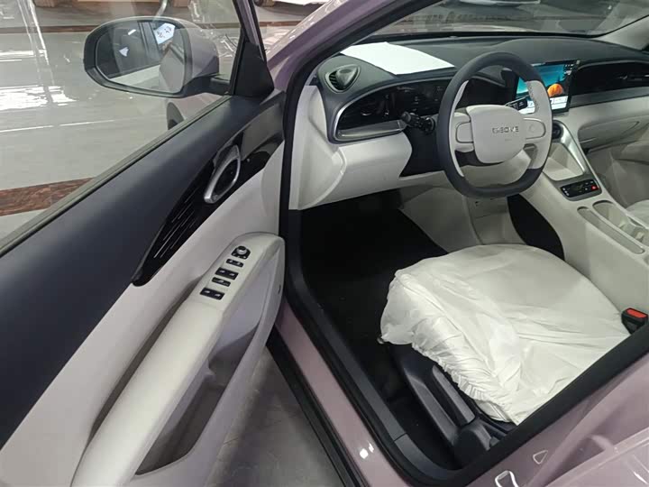 Фото 16 - Geely Galaxy Geome