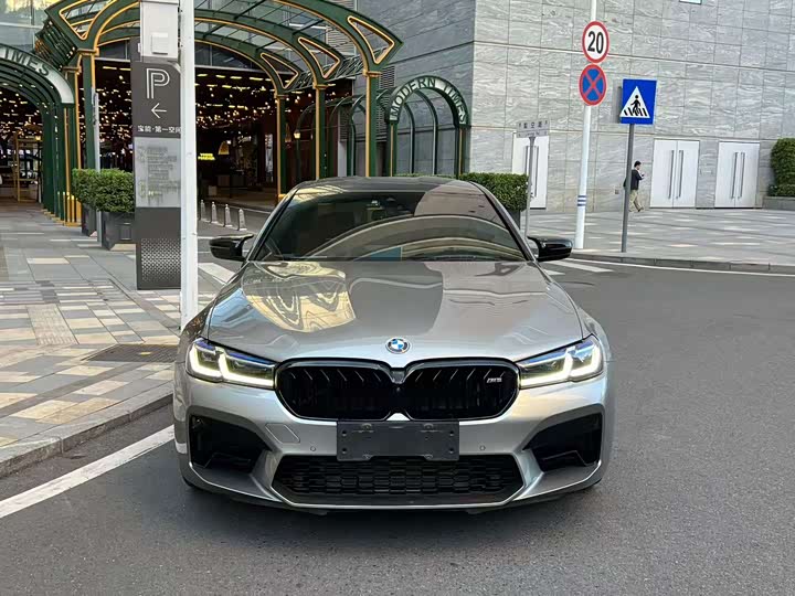 Фото 2 - BMW M5