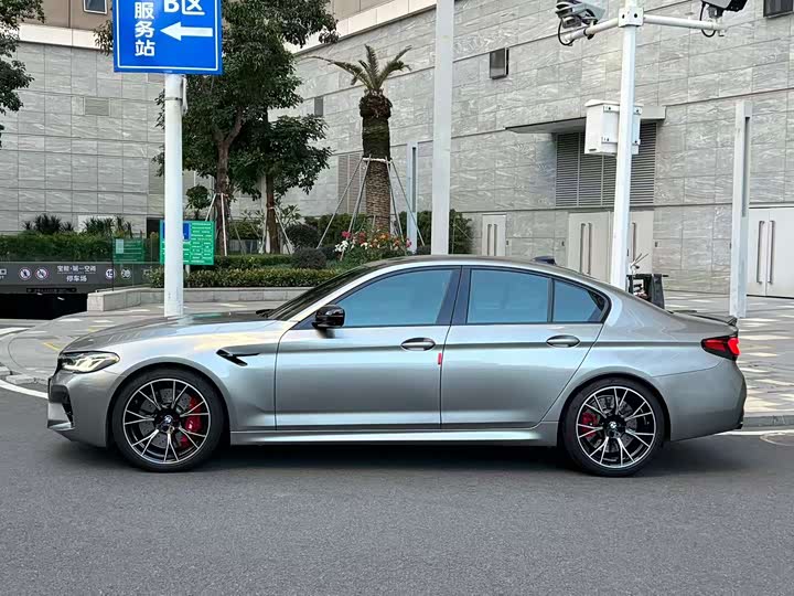 Фото 3 - BMW M5