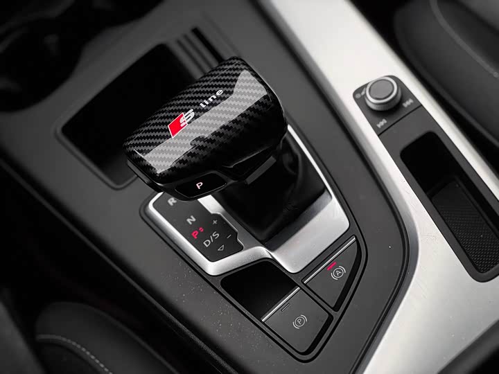 Фото 14 - Audi A4L