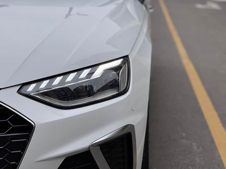 Фото 4 - Audi A4L