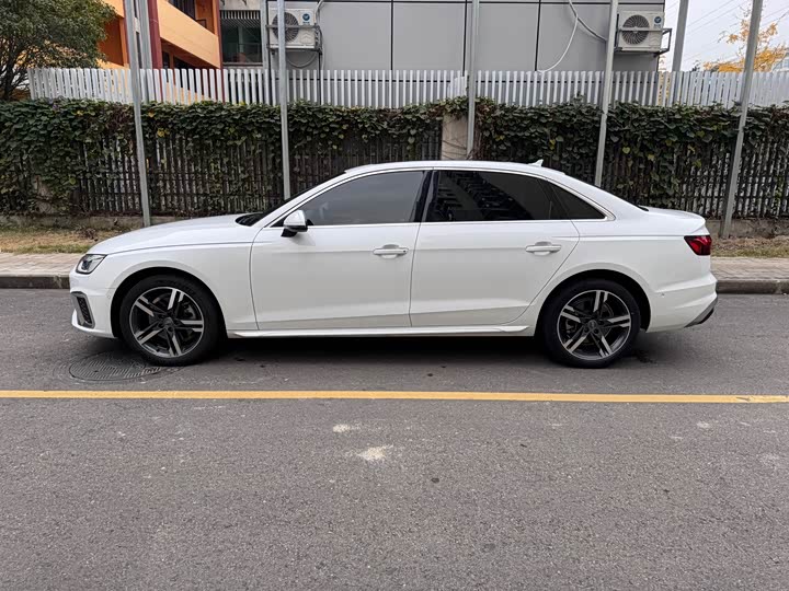 Фото 5 - Audi A4L