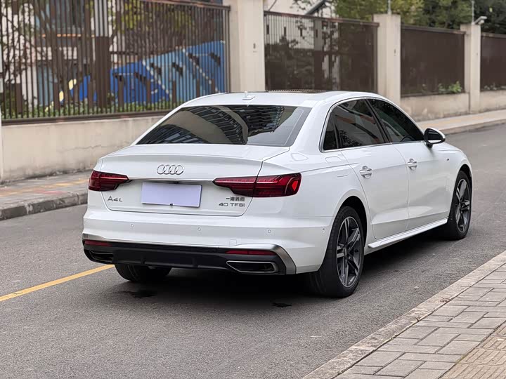 Фото 8 - Audi A4L