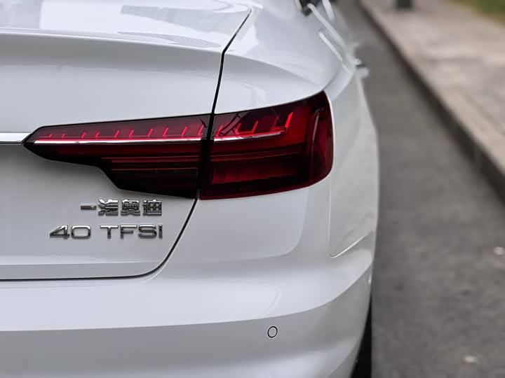 Фото 9 - Audi A4L