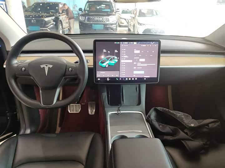 Фото 10 - Tesla Model Y