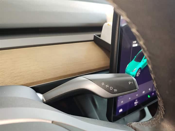 Фото 14 - Tesla Model Y