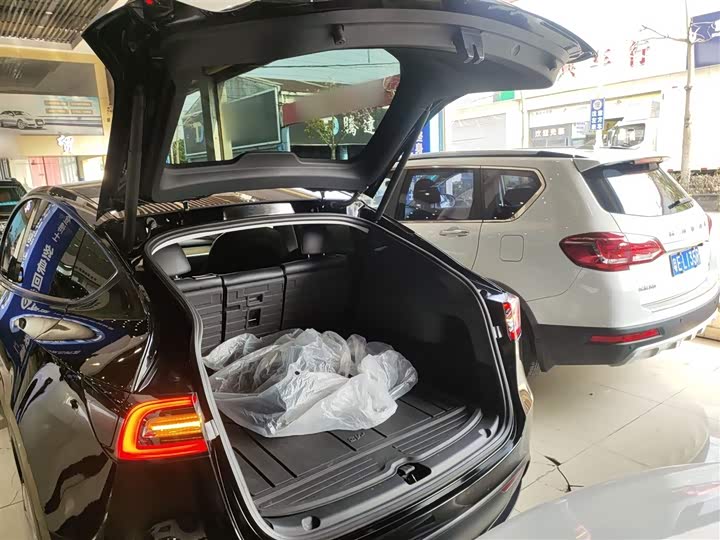 Фото 19 - Tesla Model Y