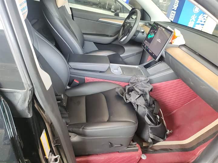 Фото 25 - Tesla Model Y