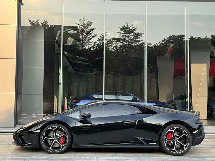 Фото 2 - Lamborghini Huracán