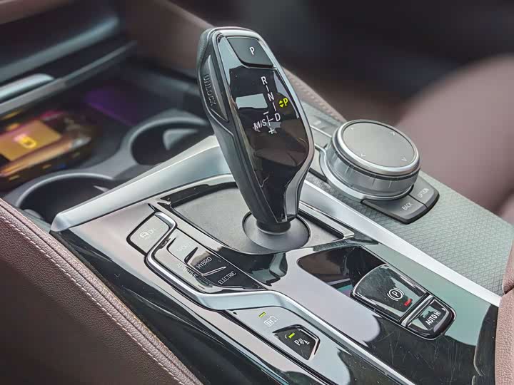 Фото 25 - BMW 5 Series Hybrid