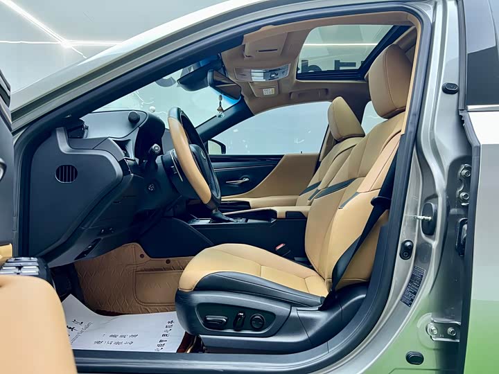 Фото 4 - Lexus ES