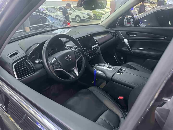 Фото 2 - Honda Avancier