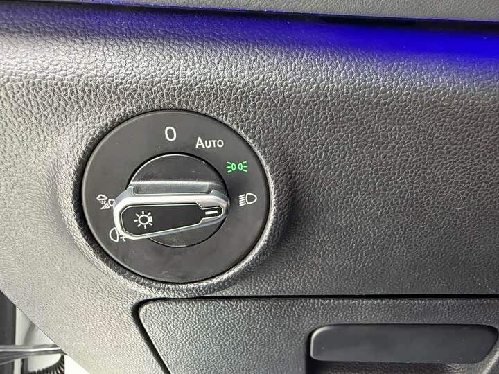 Фото 20 - Volkswagen Sagitar L