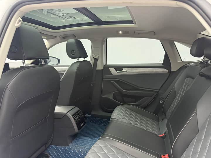 Фото 8 - Volkswagen Sagitar L