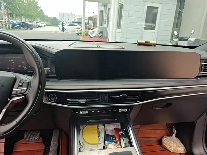 Фото 13 - Ford Explorer