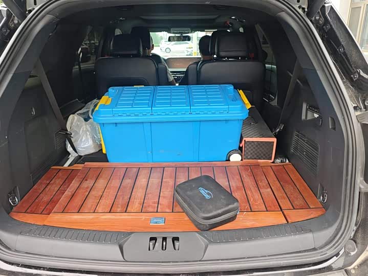 Фото 4 - Ford Explorer