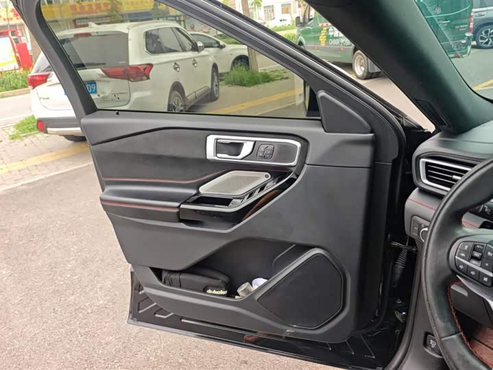 Фото 7 - Ford Explorer