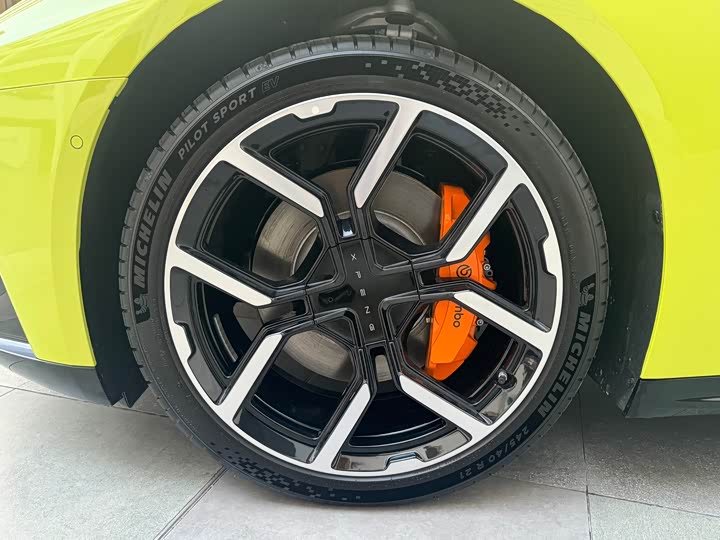 Фото 10 - XPeng P7