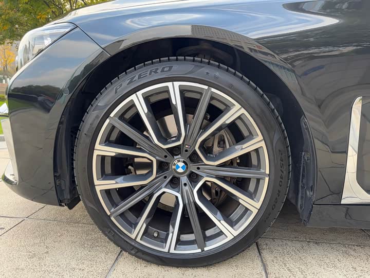 Фото 21 - BMW 7 Series