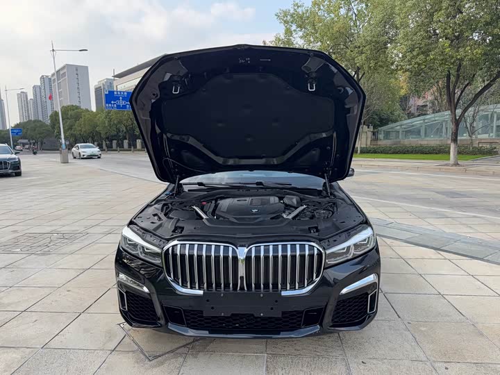 Фото 22 - BMW 7 Series